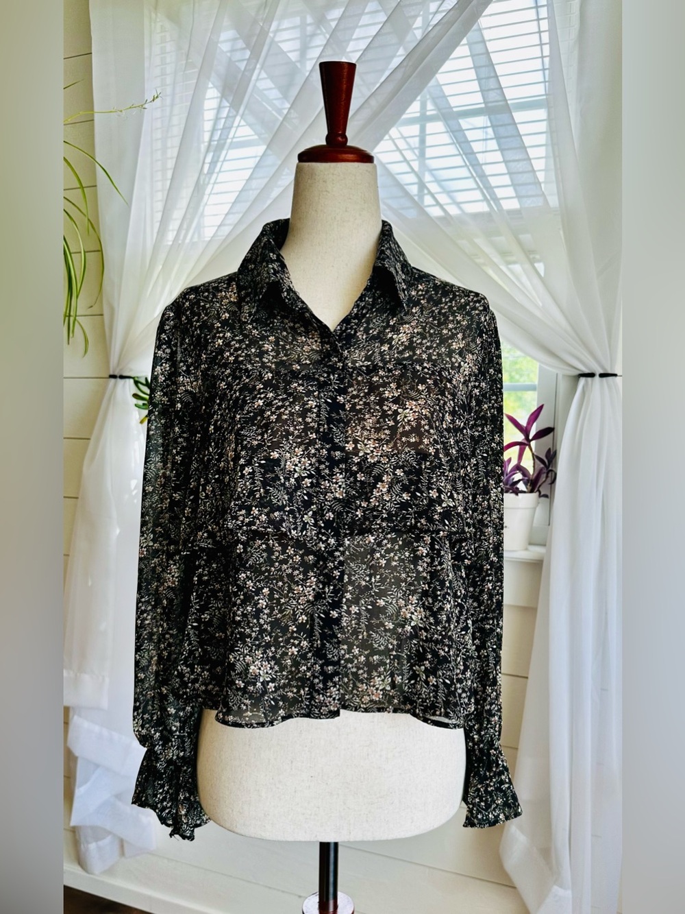 VICI Collection black sheer button-down blouse with a floral print. 
Small